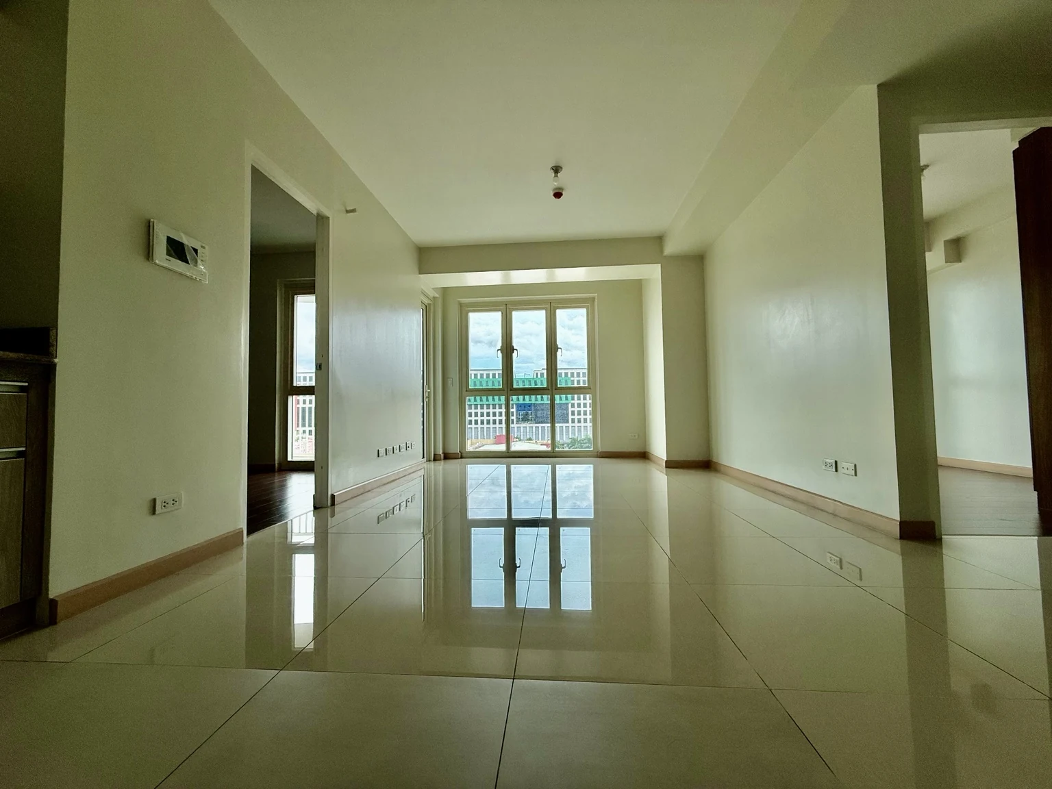 1 Bedroom - Living / Dining Area