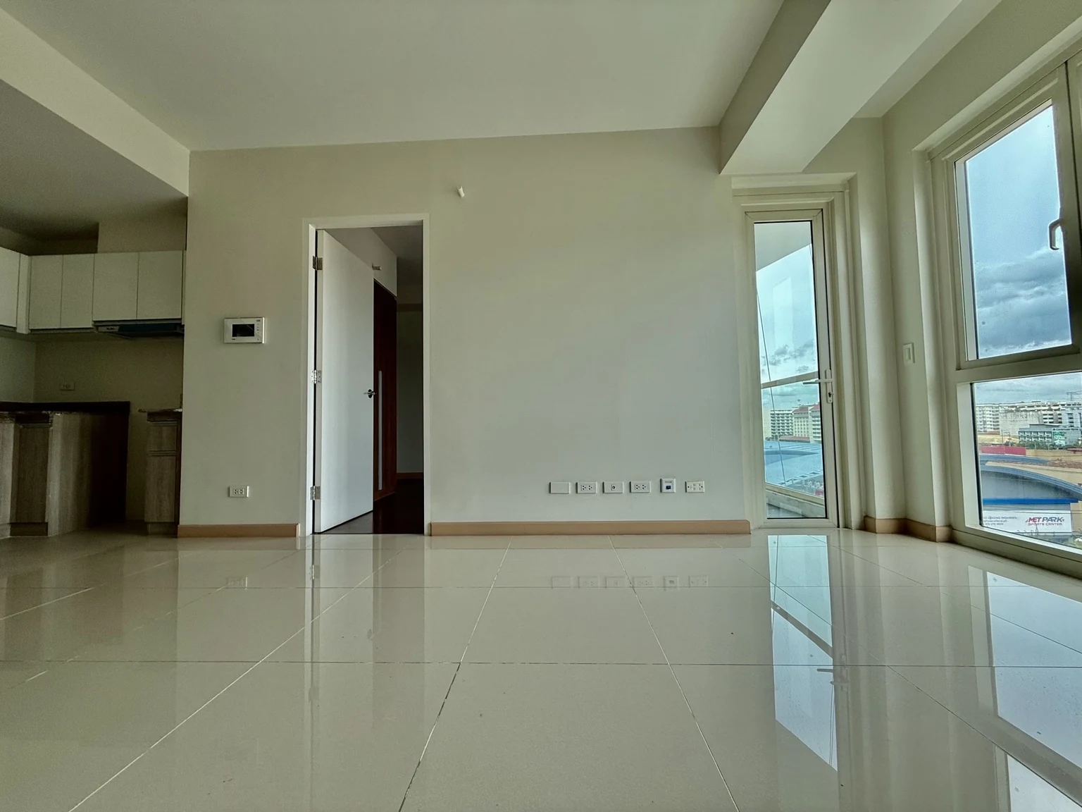 1 Bedroom - Living Area / Kitchen