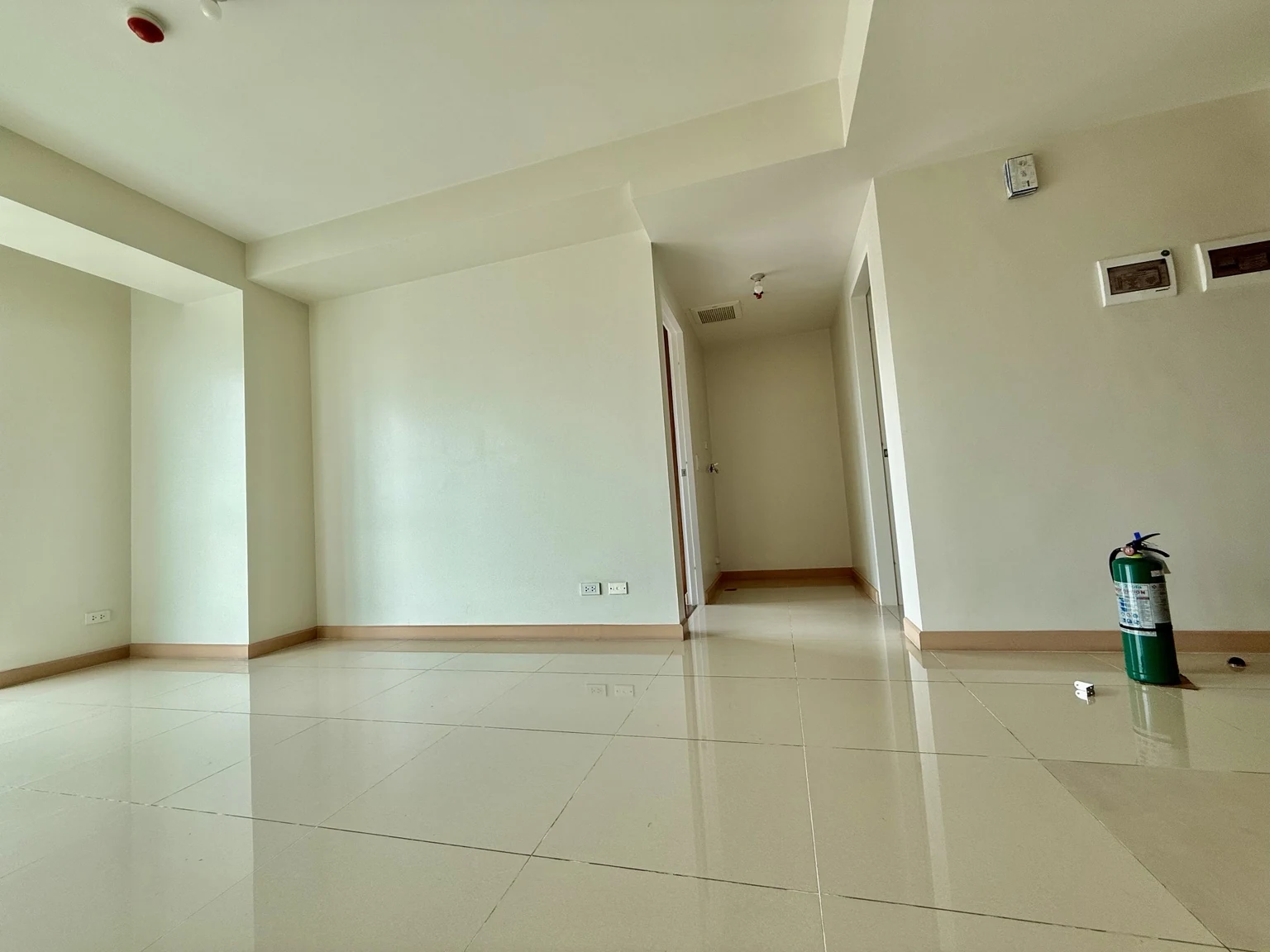 1 Bedroom - Living / Hallway
