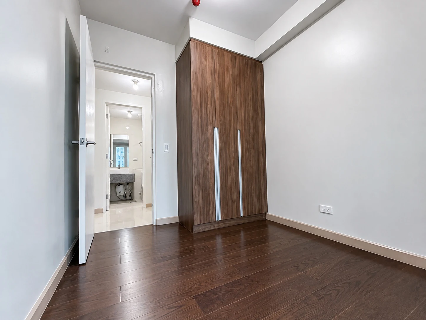 3 Bedroom - Bedroom with Wardrobe