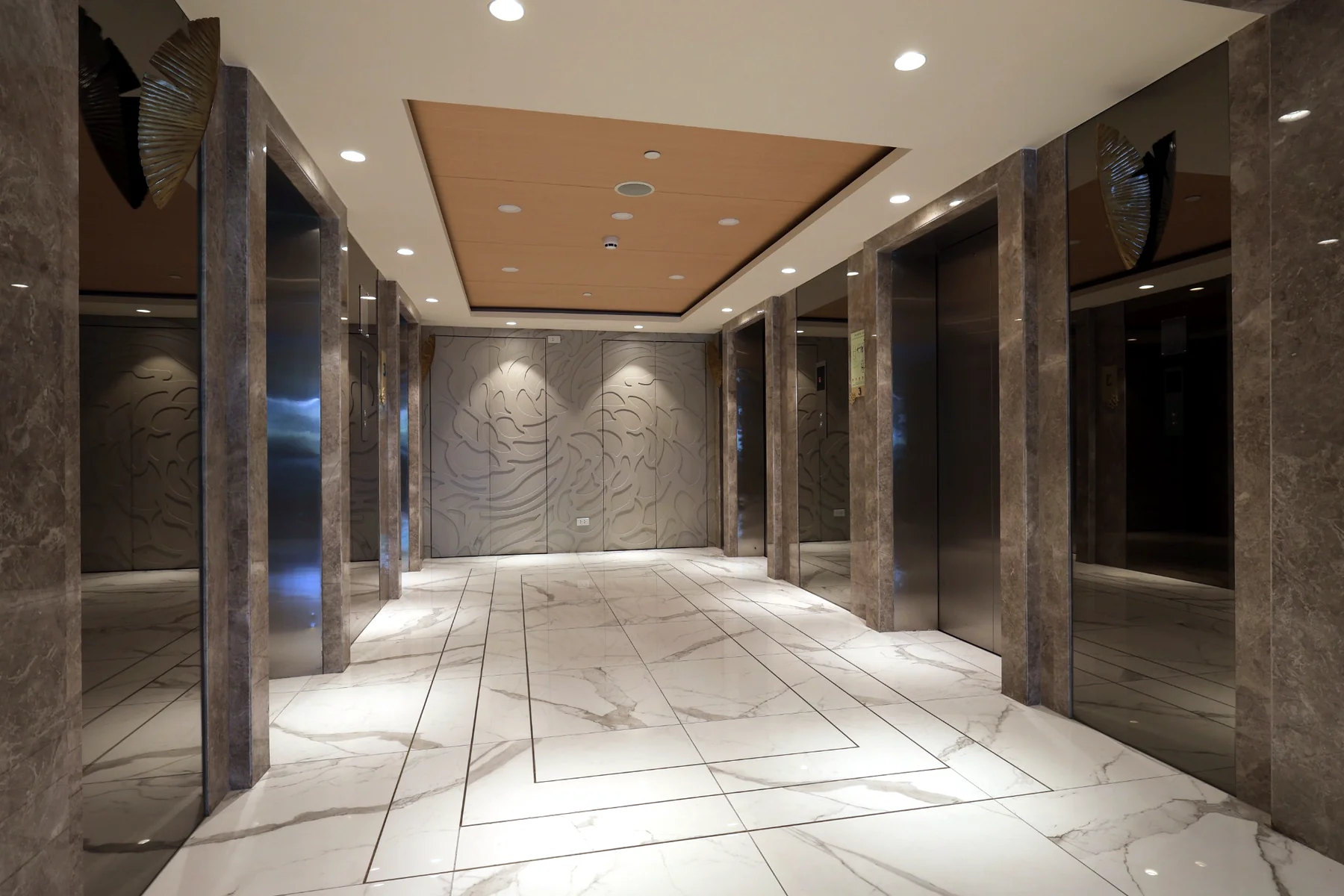 Mi Casa - Elevator Lobby