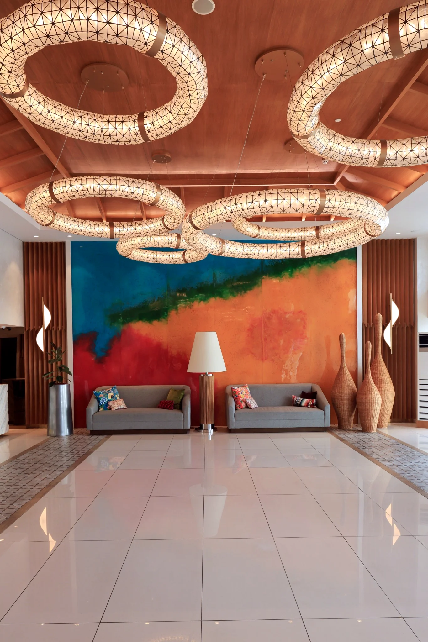 Mi Casa - Main Lobby