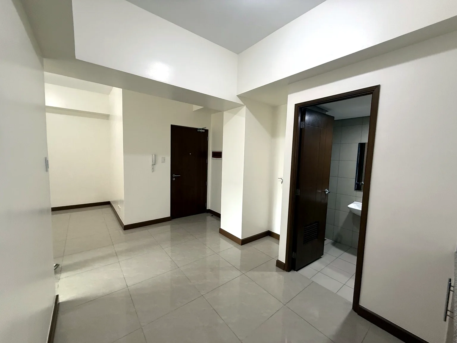 1 Bedroom - Entry / Living Area