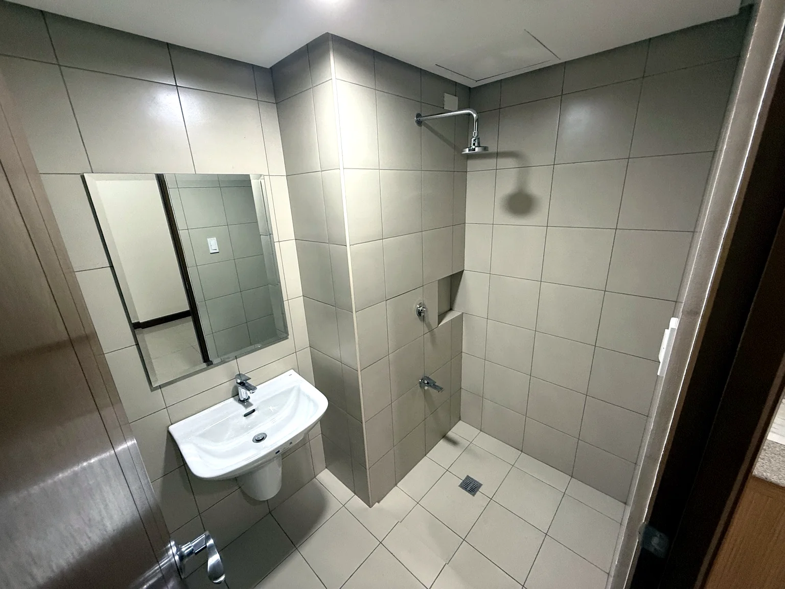 1 Bedroom - Bathroom