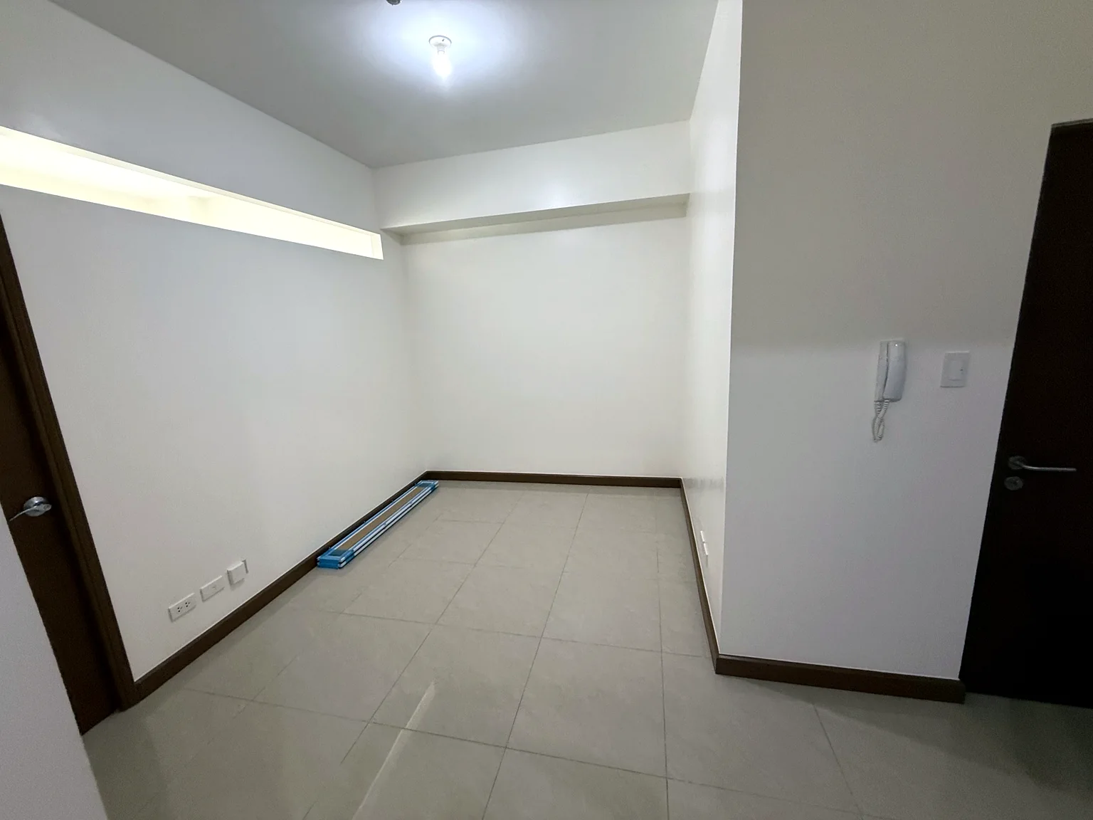 1 Bedroom - Living / Dining Area