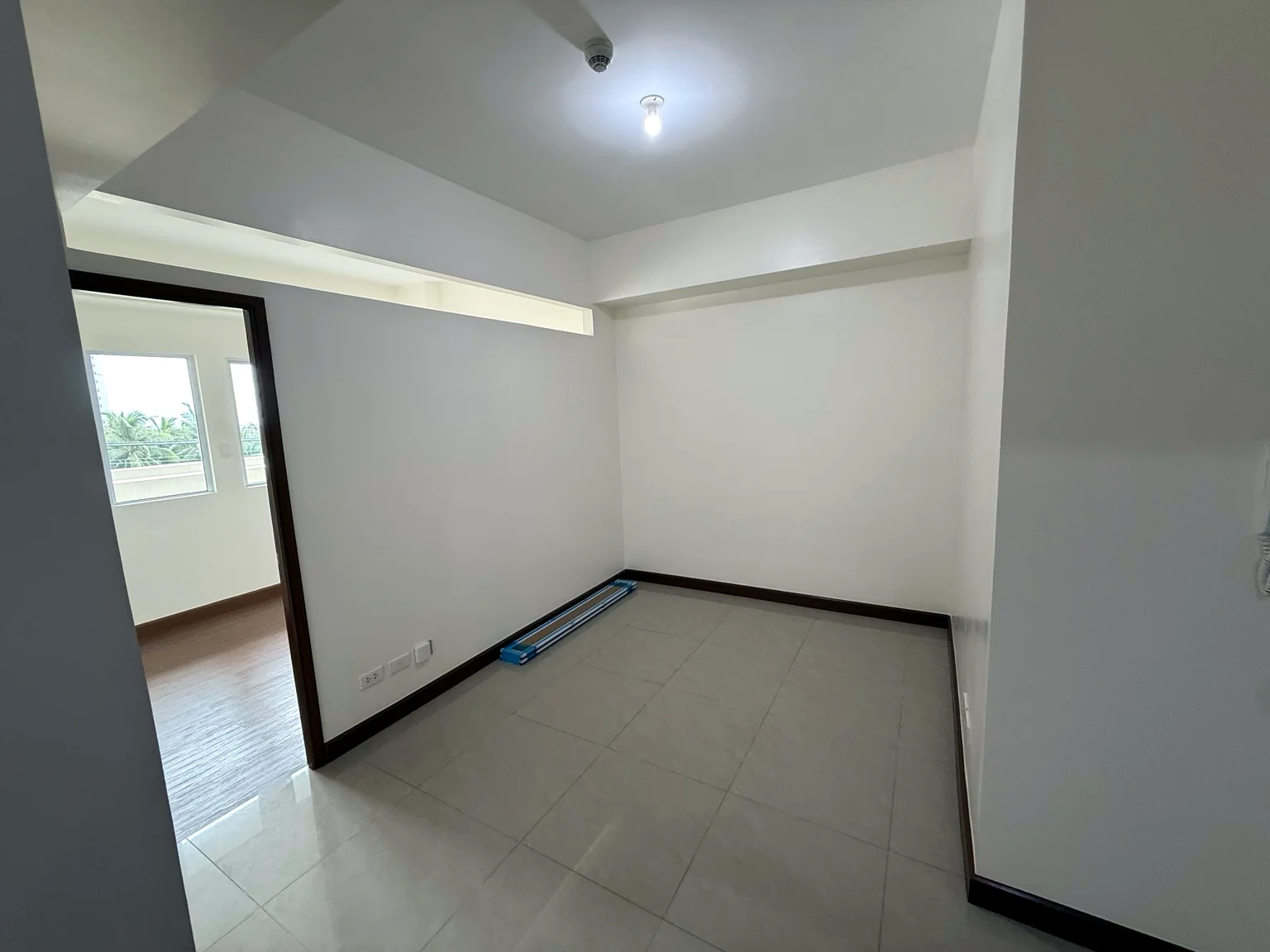 1 Bedroom - Living Area / Bedroom Access