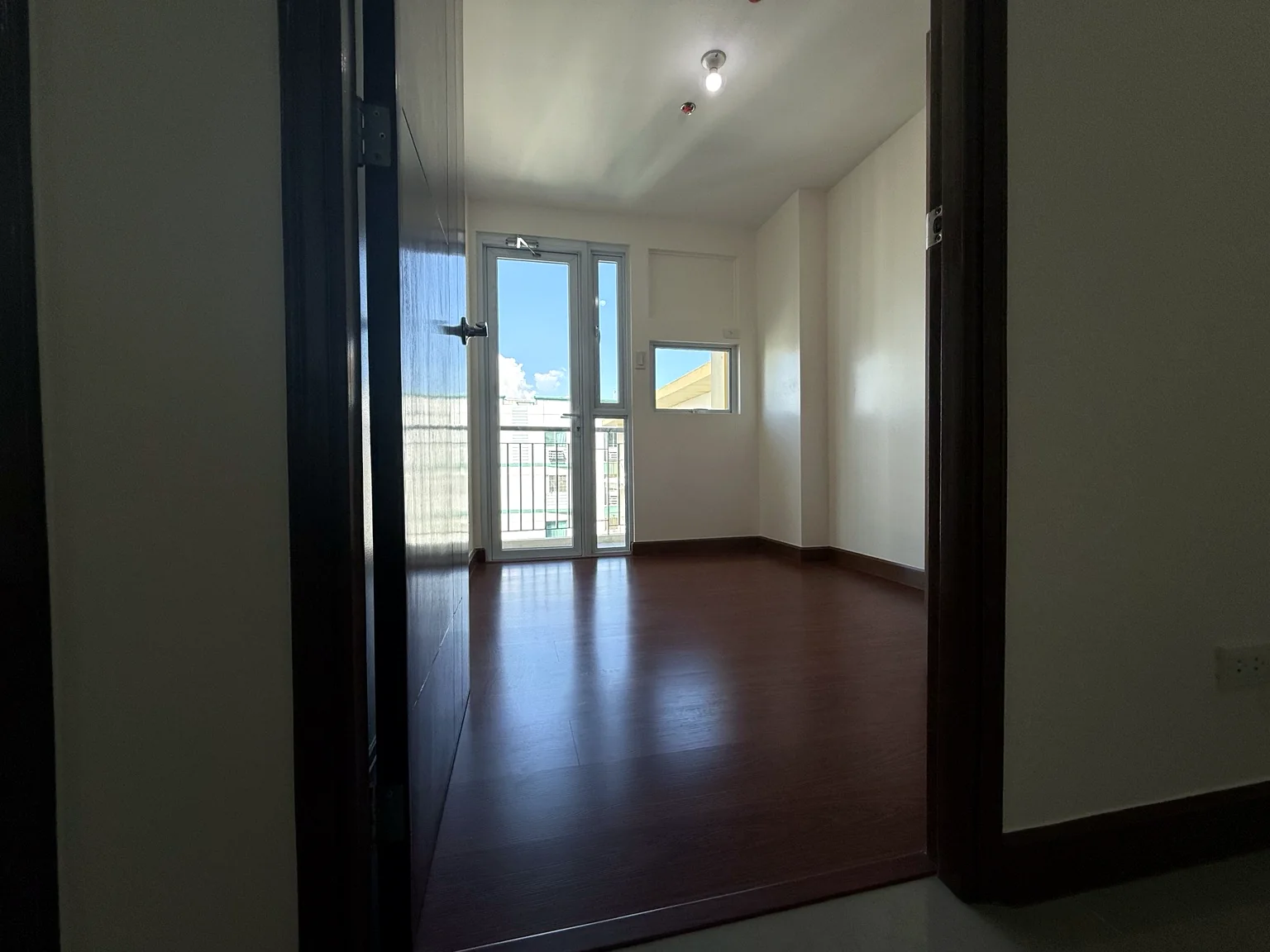 2 Bedroom - Bedroom with Balcony