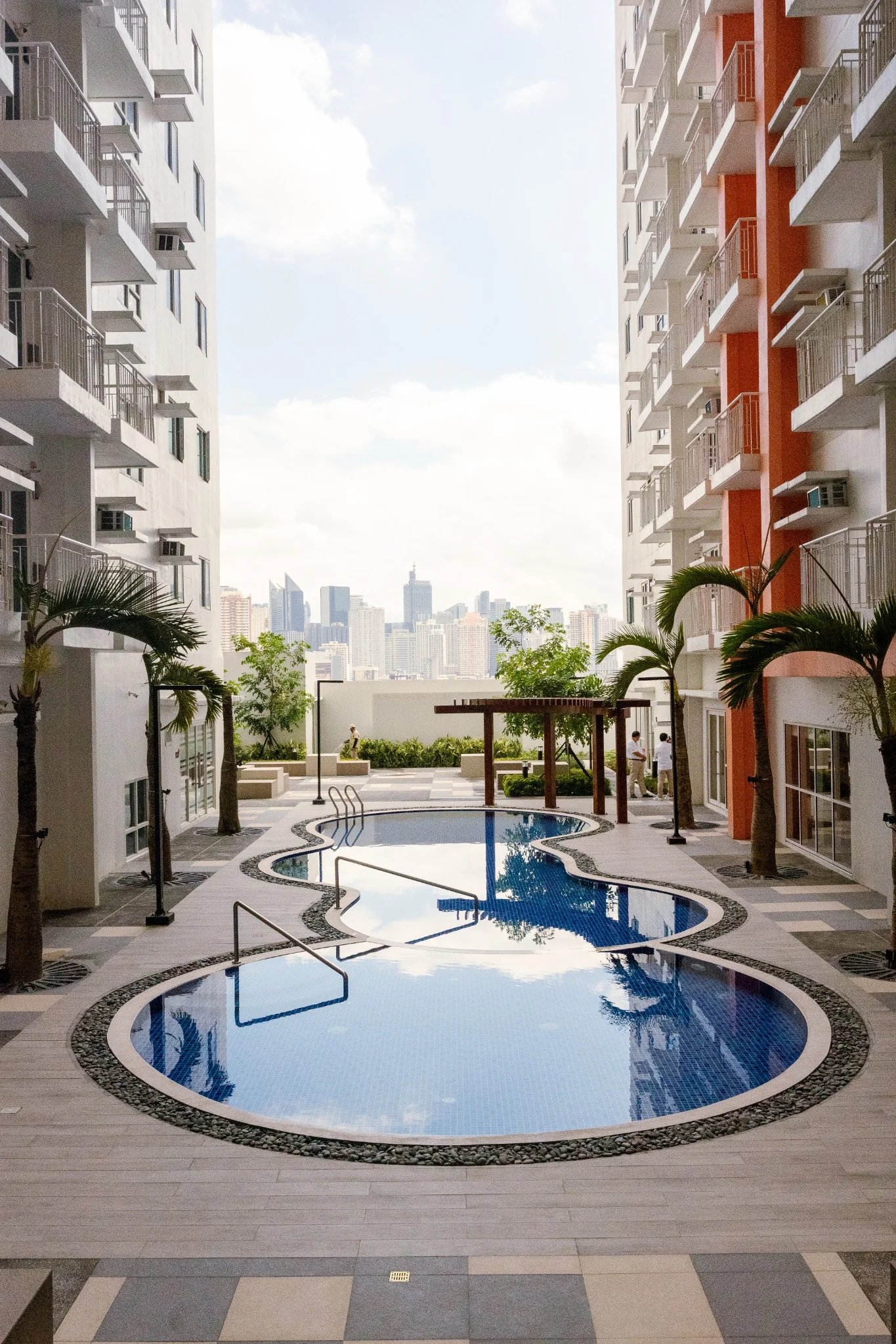 Quantum Residences - Swimming Pool & Amenity Deck